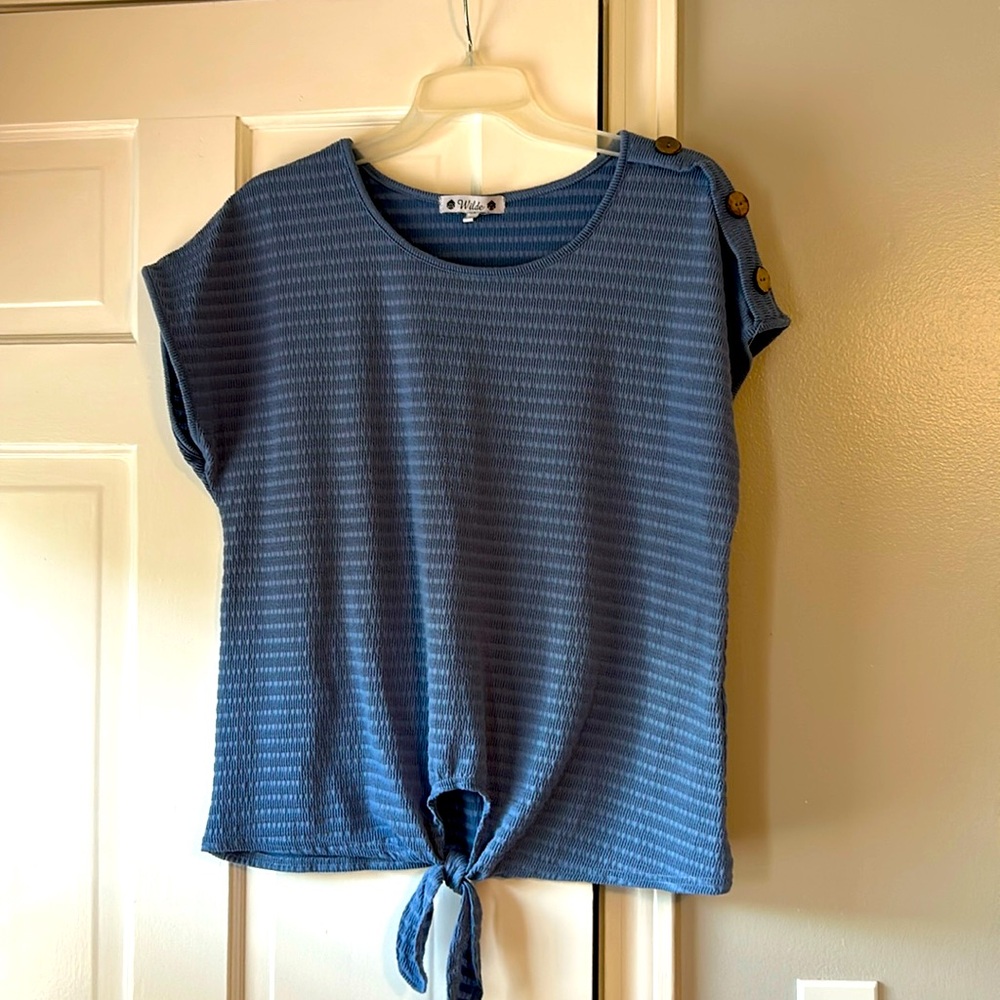 Pretty ladies blue top!
